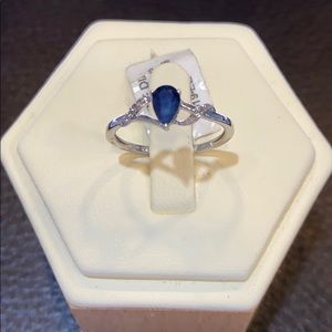Sapphire ring set in 10kt gold